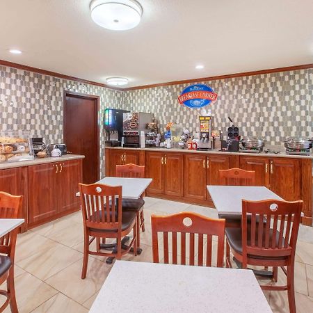 Готель Baymont By Wyndham Grand Rapids Airport Cascade Екстер'єр фото