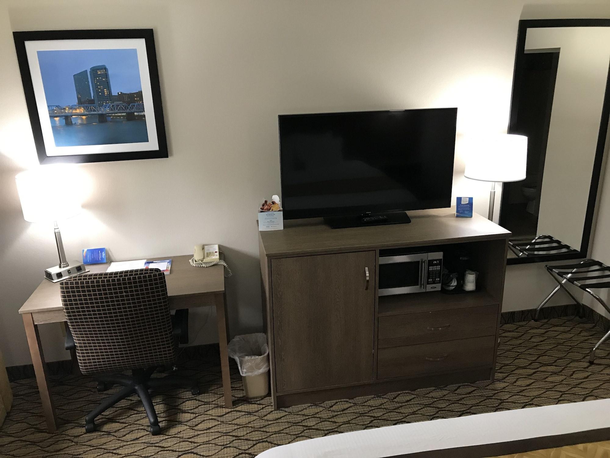 Готель Baymont By Wyndham Grand Rapids Airport Cascade Екстер'єр фото