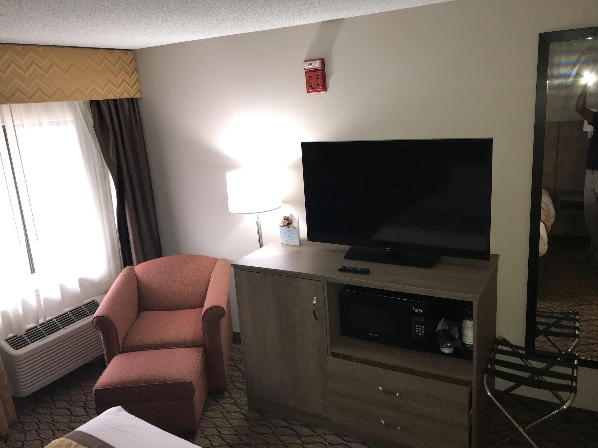 Готель Baymont By Wyndham Grand Rapids Airport Cascade Екстер'єр фото