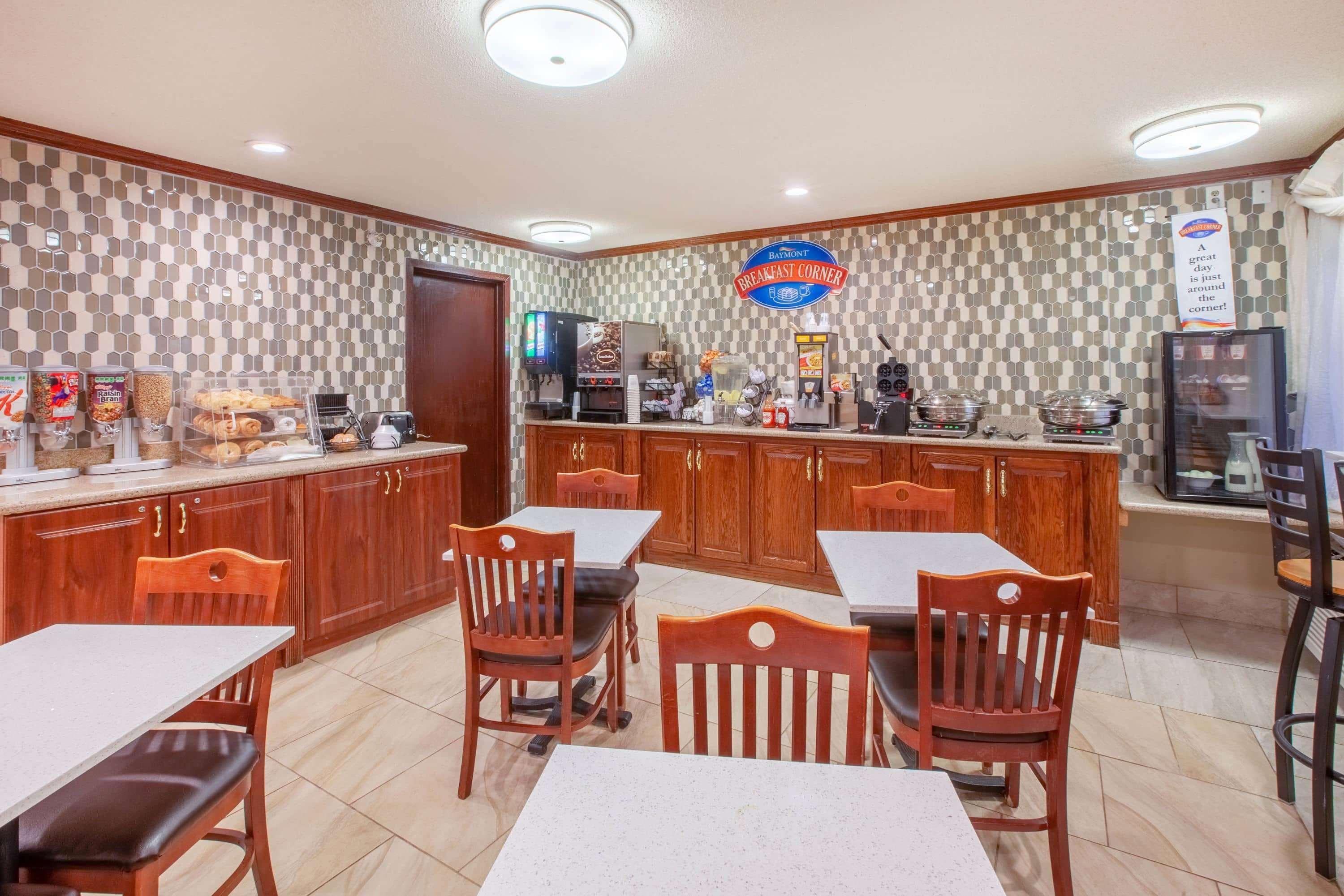 Готель Baymont By Wyndham Grand Rapids Airport Cascade Екстер'єр фото